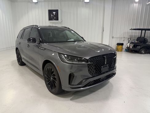 Used 2025 Lincoln Aviator Reserve w/ Jet Appearance Package RWD image 9