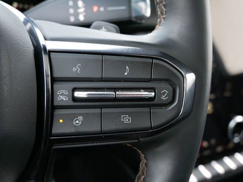 Used 2025 GMC Yukon XL AT4 image 24