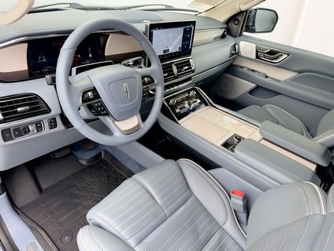 Used 2023 Lincoln Navigator Black Label AWD/4WD image 4