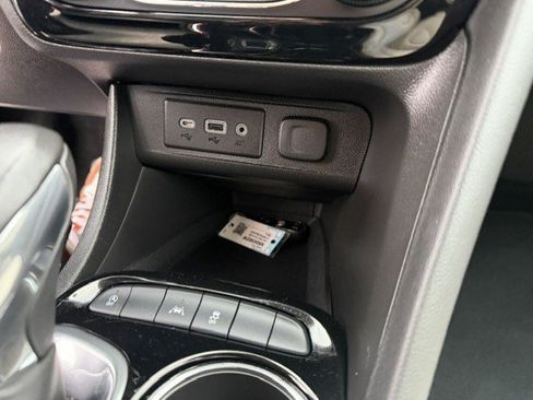 Used 2022 Buick Encore GX Select FWD image 19