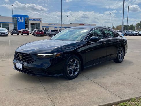 Used 2023 Honda Accord EX image 3