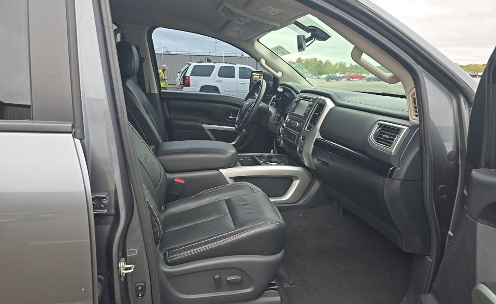 Used 2017 Nissan Titan SV AWD/4WD image 17