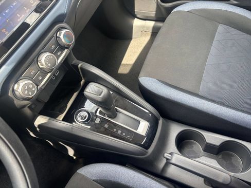 Used 2025 Nissan Versa SV FWD image 38