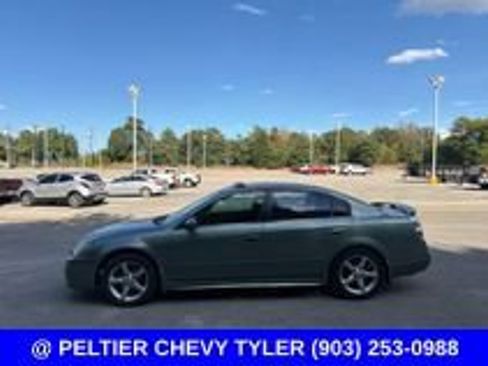 Used 2005 Nissan Altima 3.5 SE w/ (W01) Leather Sport Pkg FWD image 2