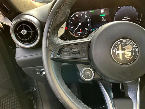 Used 2024 Alfa Romeo Tonale Veloce w/ Premium Interior Package AWD/4WD image 11