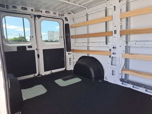 Used 2025 RAM ProMaster 2500 w/ U-Haul Equipment Group FWD image 18