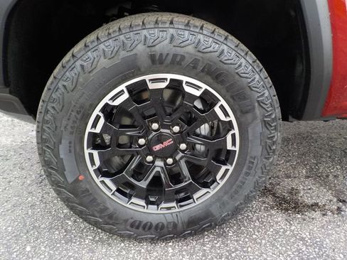 New 2026 GMC Canyon AT4 w/ AT4 Premium Package AWD/4WD image 9