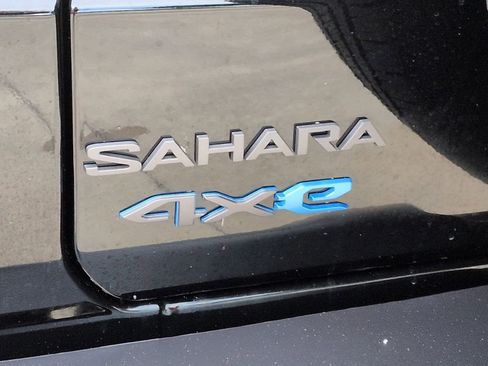Used 2025 Jeep Wrangler Unlimited Sahara AWD/4WD image 7