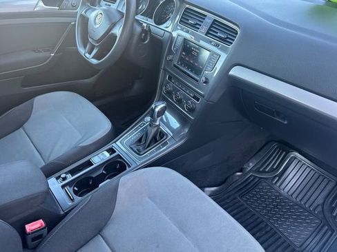 Used 2016 Volkswagen e-Golf SE w/ DC Fast Charging Package image 18