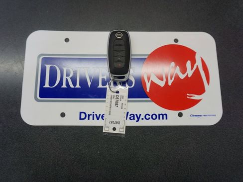 Used 2023 Nissan Rogue Platinum w/ Platinum Premium Package image 18