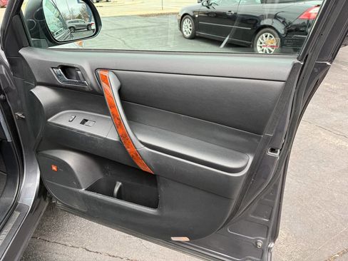 Used 2013 Toyota Highlander Limited image 46