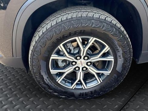 Used 2025 GMC Acadia AT4 w/ Luxury Package AWD/4WD image 10