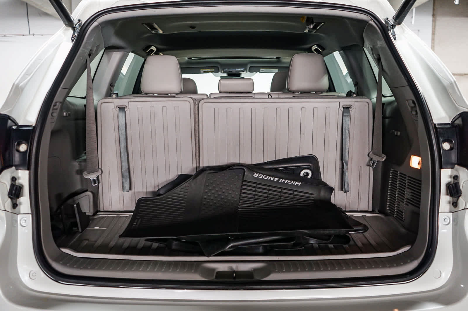 Certified 2019 Toyota Highlander XLE AWD/4WD image 29