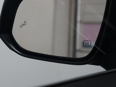 Used 2024 Toyota Highlander Limited image 22