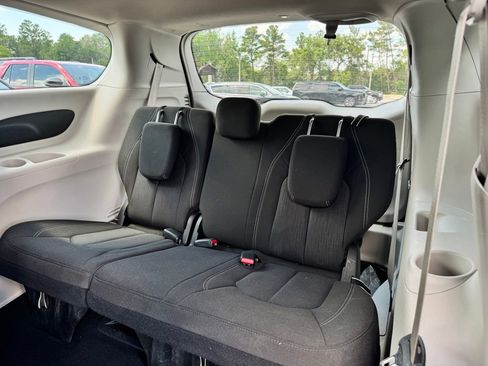 Used 2023 Chrysler Voyager LX FWD image 11