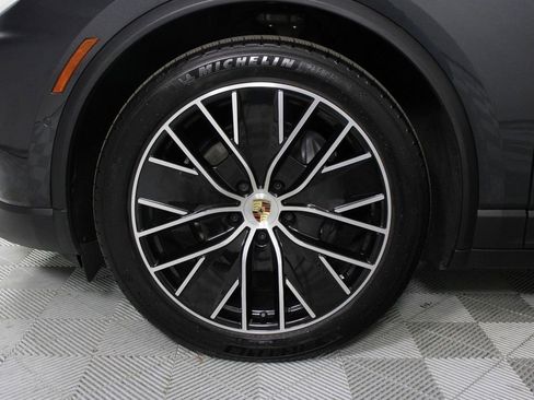 Certified 2025 Porsche Macan 4 Electric image 28