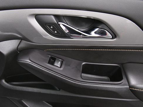 Used 2020 Chevrolet Traverse LT image 29