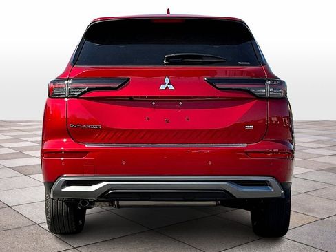 New 2025 Mitsubishi Outlander SE image 4
