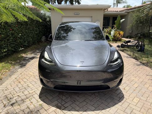 Used 2025 Tesla Model Y Long Range AWD/4WD image 1