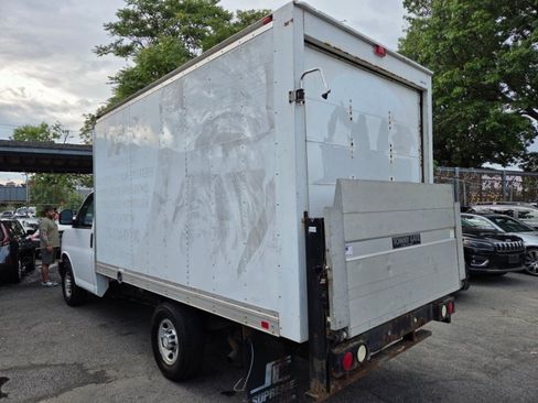 Used 2015 Chevrolet Express 3500 RWD image 4