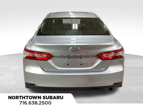 Used 2018 Toyota Camry LE image 5