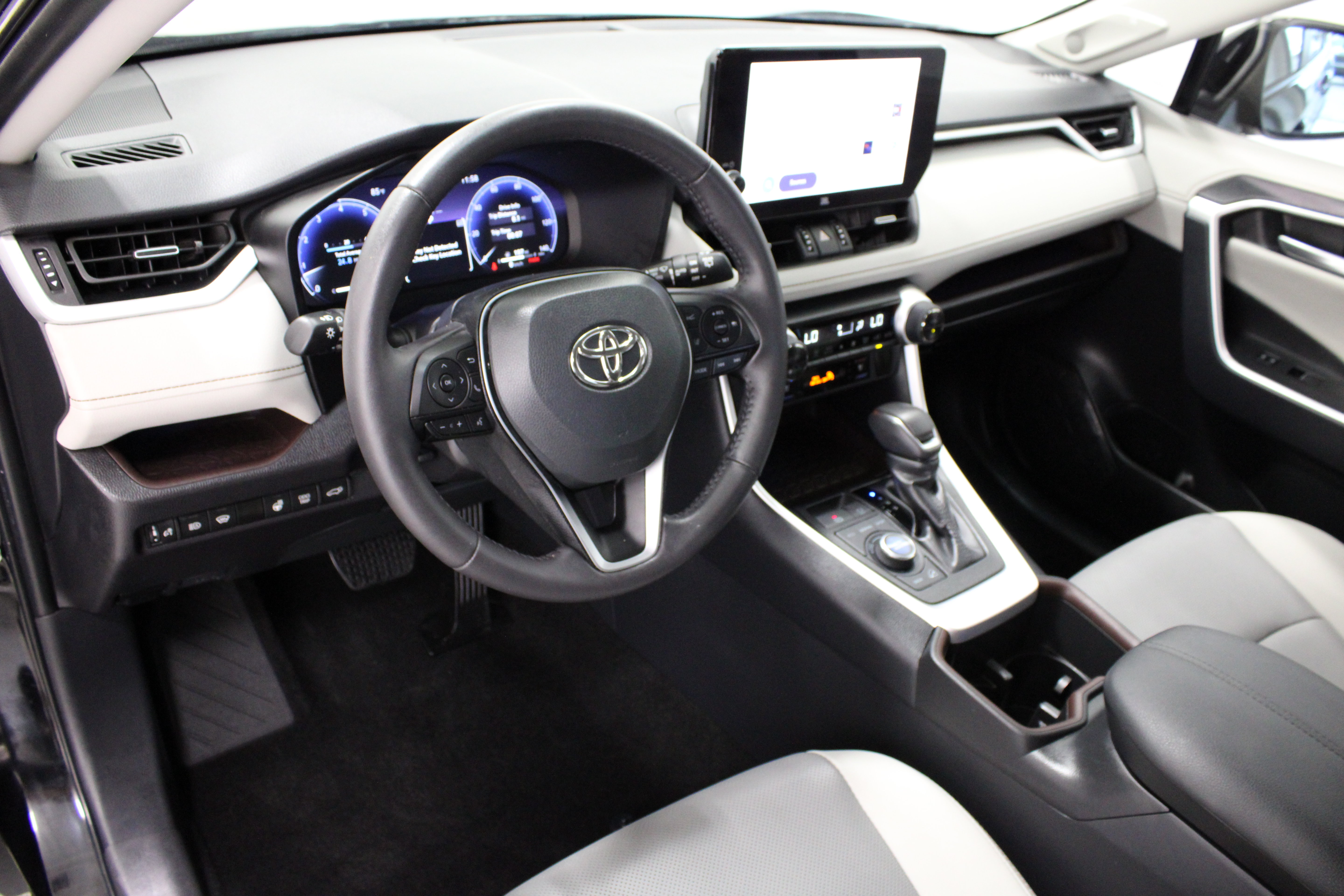 Used 2025 Toyota RAV4 Limited w/ Weather Package AWD/4WD image 13