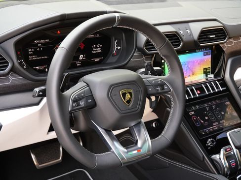 Used 2024 Lamborghini Urus S AWD/4WD image 15