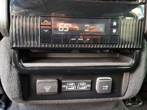 Used 2023 Jeep Wagoneer L Series II image 14