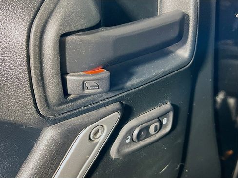 Used 2018 Jeep Wrangler Unlimited Sahara w/ Connectivity Group image 16