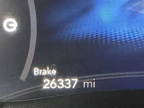 Used 2023 Chrysler Pacifica Touring-L image 29