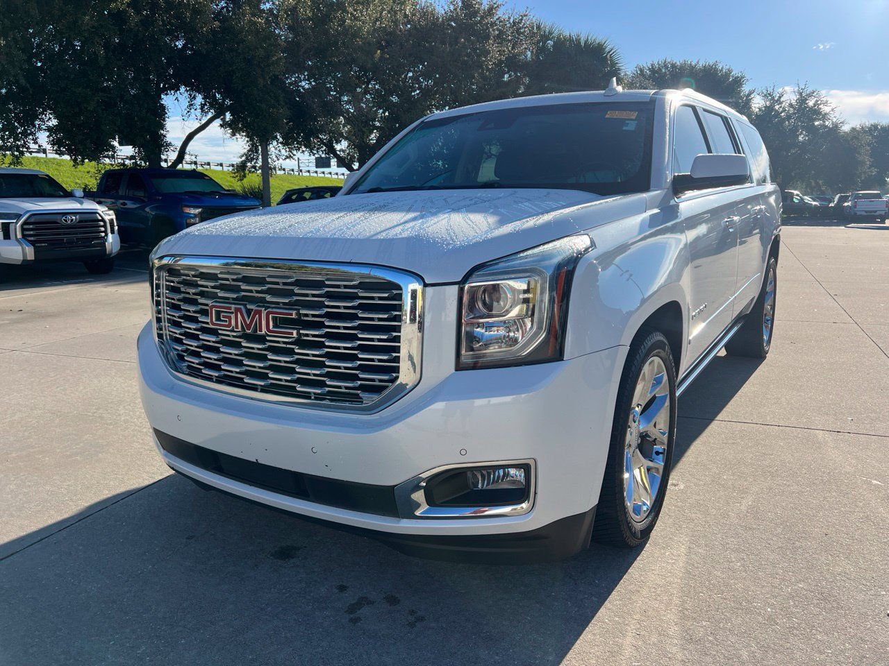 Used 2020 GMC Yukon XL Denali w/ Denali Ultimate Package AWD/4WD image 1