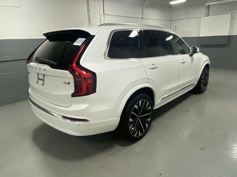Used 2025 Volvo XC90 B6 Plus image 3