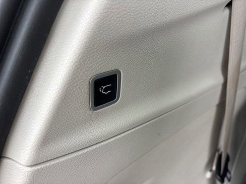 Used 2020 Chrysler Voyager Lxi image 36