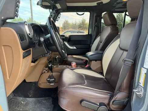 Used 2014 Jeep Wrangler Unlimited Rubicon w/ Connectivity Group AWD/4WD image 14