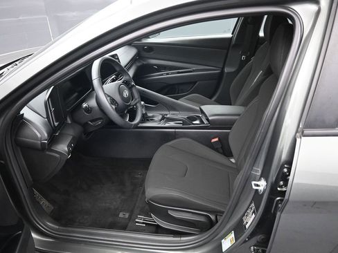Used 2025 Hyundai Elantra Sport image 9