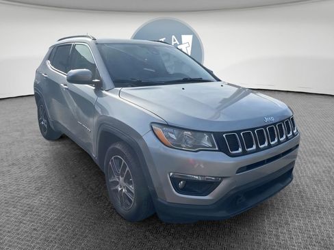 Used 2020 Jeep Compass Latitude image 1