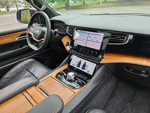 Used 2022 Jeep Grand Wagoneer Series III AWD/4WD image 13