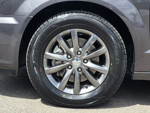 Used 2015 Chrysler Town & Country S w/ Trailer Tow Group FWD image 9