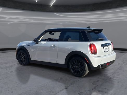 Used 2021 MINI Cooper 2-Door Hardtop image 4