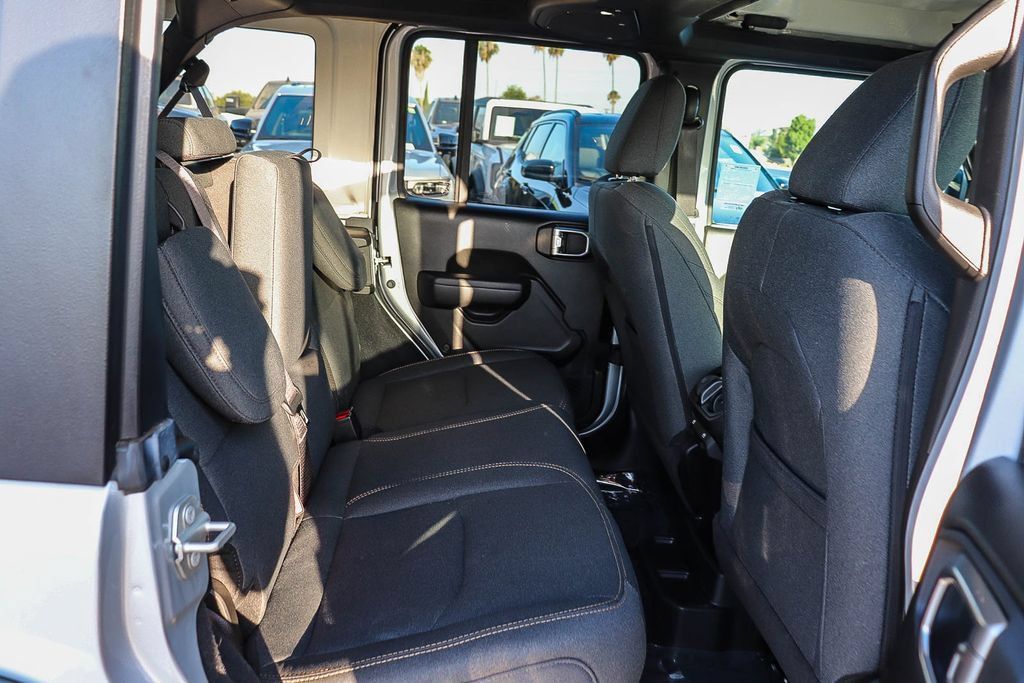 Used 2024 Jeep Wrangler Unlimited AWD/4WD image 19