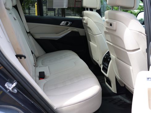 Used 2022 BMW X5 xDrive40i w/ M Sport Package AWD/4WD image 19