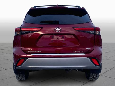 Used 2023 Toyota Highlander Platinum image 5