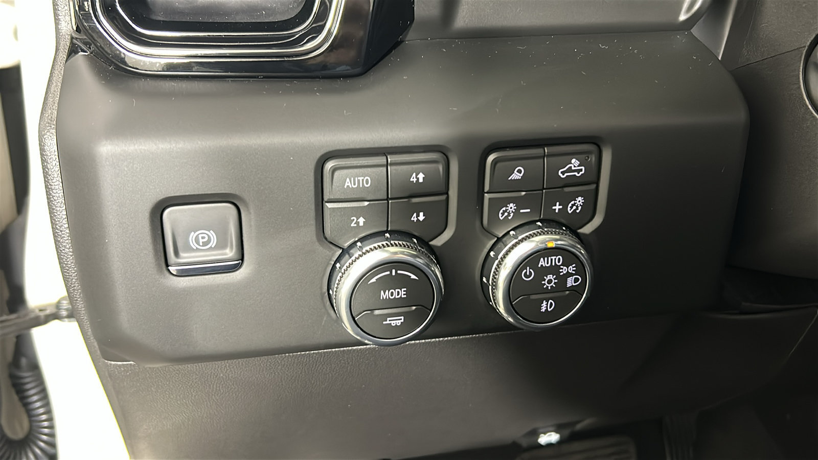 Used 2026 GMC Sierra 1500 AT4 w/ AT4 Premium Package AWD/4WD image 24