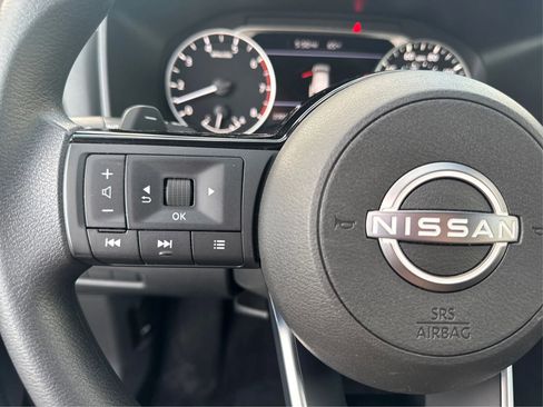 Used 2023 Nissan Rogue SV image 27