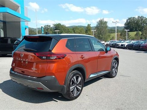 Used 2023 Nissan Rogue SL w/ SL Premium Package image 4