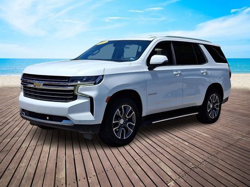 Certified 2022 Chevrolet Tahoe LT w/ Luxury Package AWD/4WD image 3