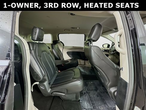 Used 2024 Chrysler Pacifica Touring-L image 28