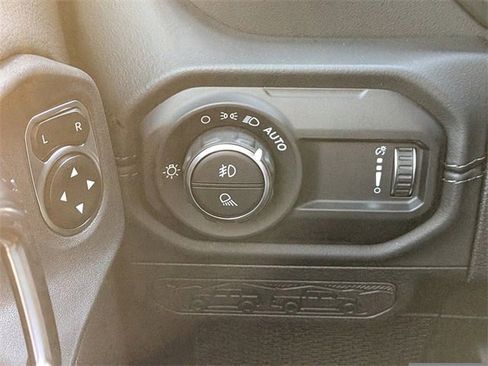 New 2025 Jeep Gladiator Sport image 24