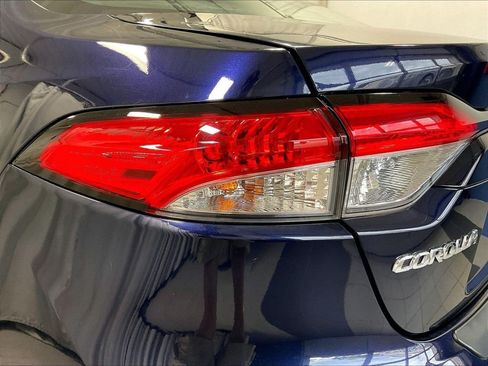 Used 2021 Toyota Corolla LE w/ LE Convenience Package FWD image 33