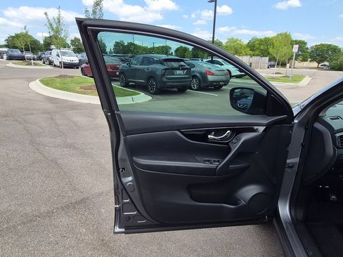 Used 2017 Nissan Rogue Sport SV FWD image 13